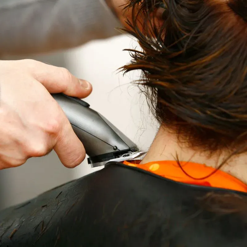 Coupe vibratoire femme près de Le Plessis-Bouchard